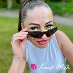 Julia-Deutsch-Polin Escort