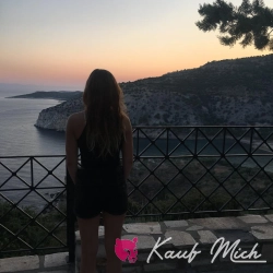 Emmma_19 Escort