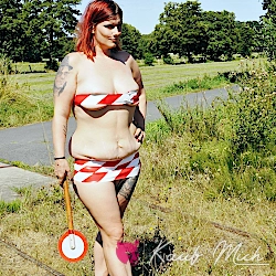 Ella-Bizarr Escort 