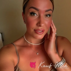 Victoria Escort