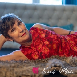 Julie Escort